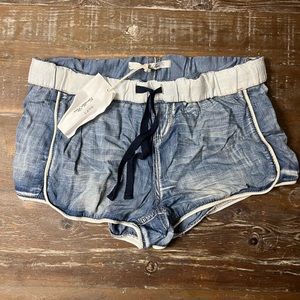 Like denim shorts